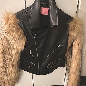 Stylish Bomber Jacket w/ Faux Fur